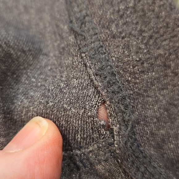 ALO MOTO LEGGINGS. SIZE SMALL. FLAW. - Picture 6 of 8